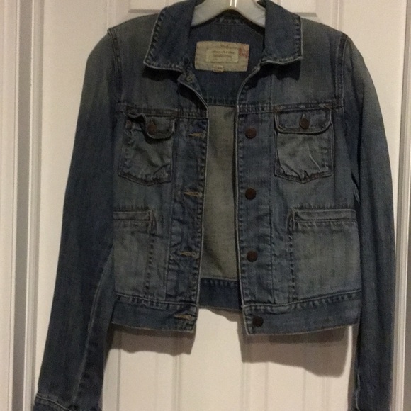 Abercrombie & Fitch Jackets & Blazers - NO LONGER AVAILABLE cute Abercrombie short jeans jacket size s
